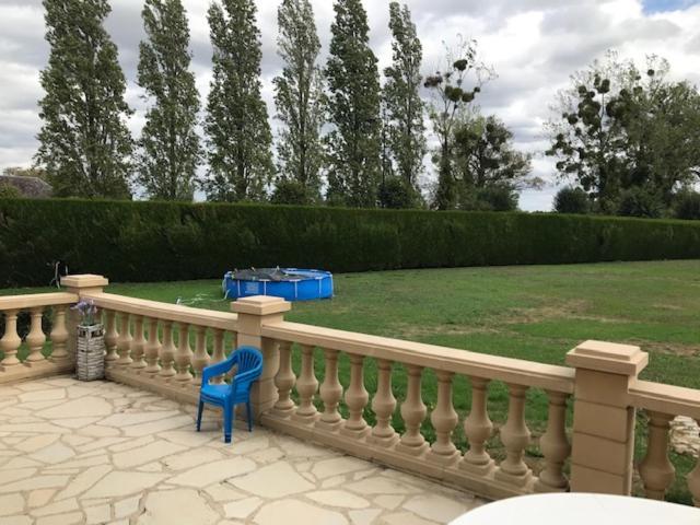 Demeure Des Carila Bed & Breakfast Heudebouville Luaran gambar